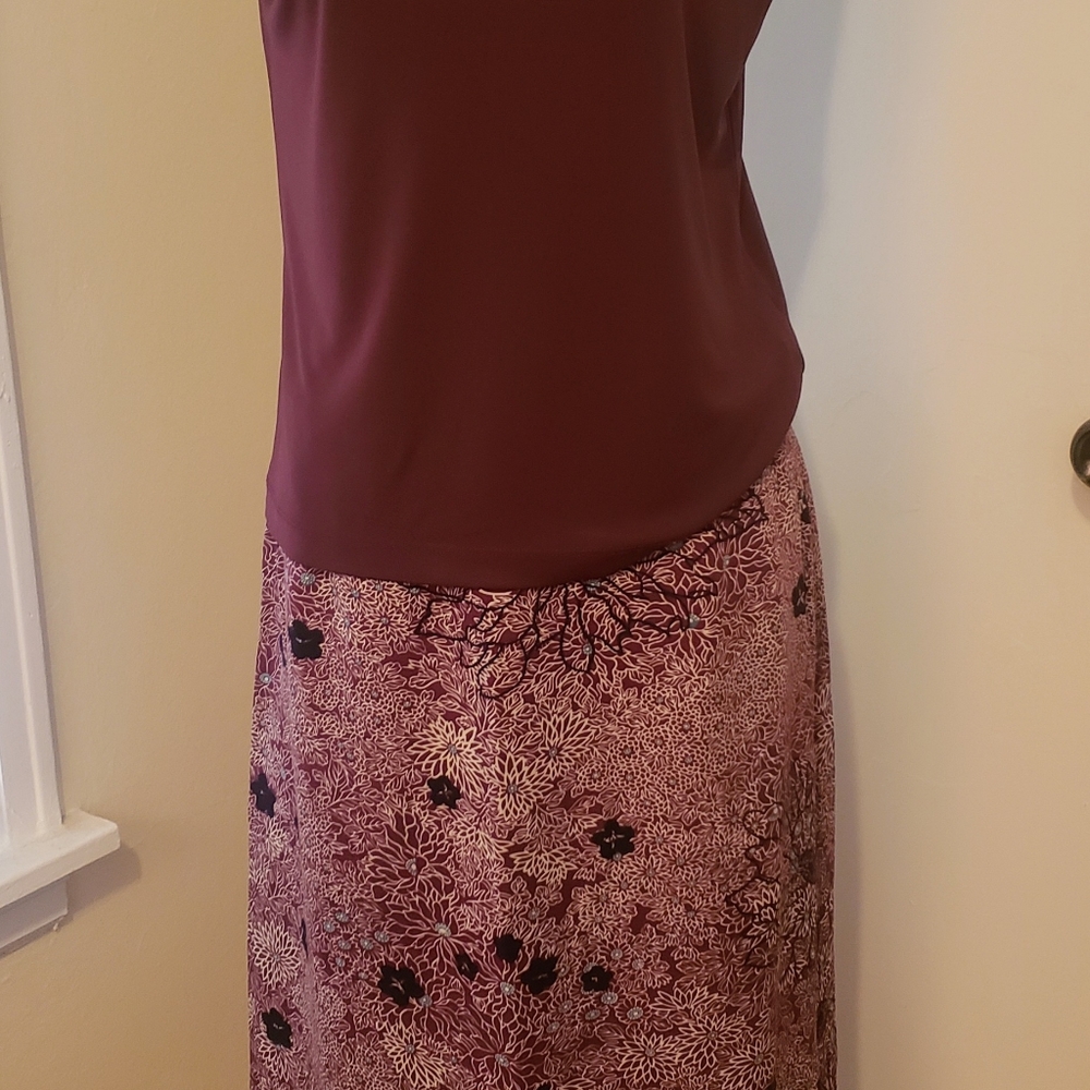 Casual Corner Skirt Set Maroon Large